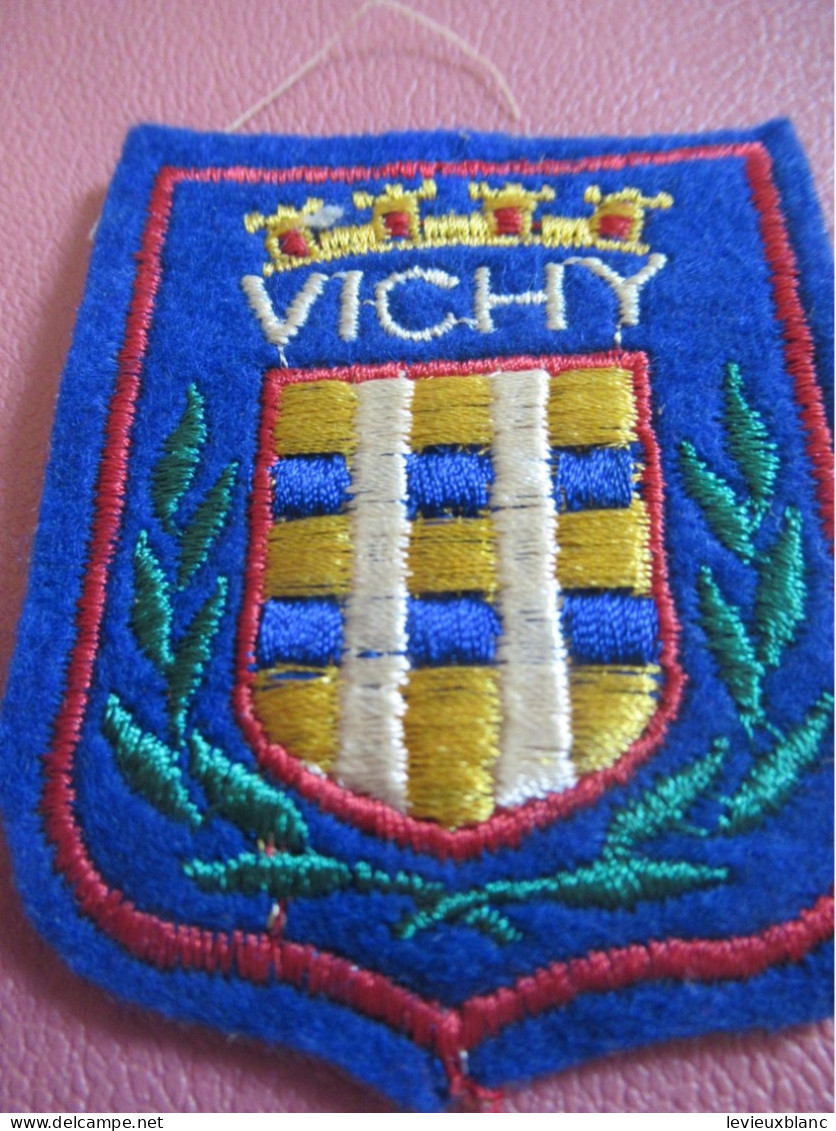 Ecusson Tissu Ancien / VICHY / Allier  / Vers 1960-1980                    ET686 - Ecussons Tissu