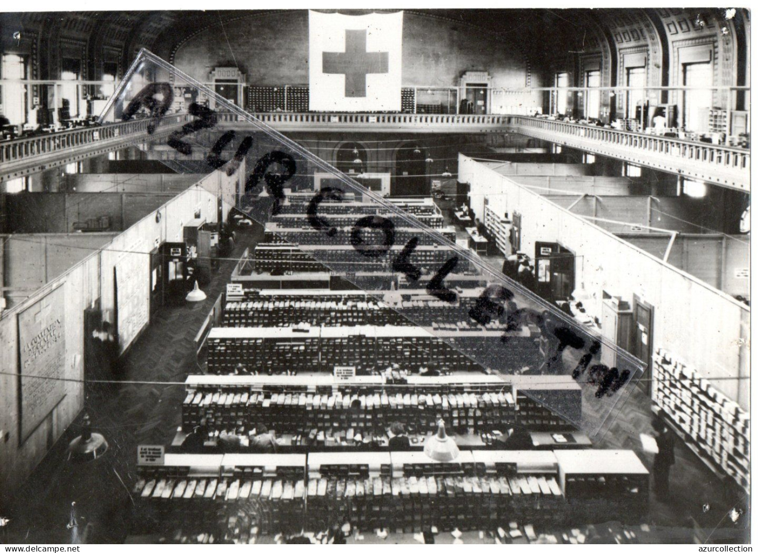 39/45 . VICHY . HALL DE LA CROIX ROUGE . INTERIEUR - Guerre, Militaire