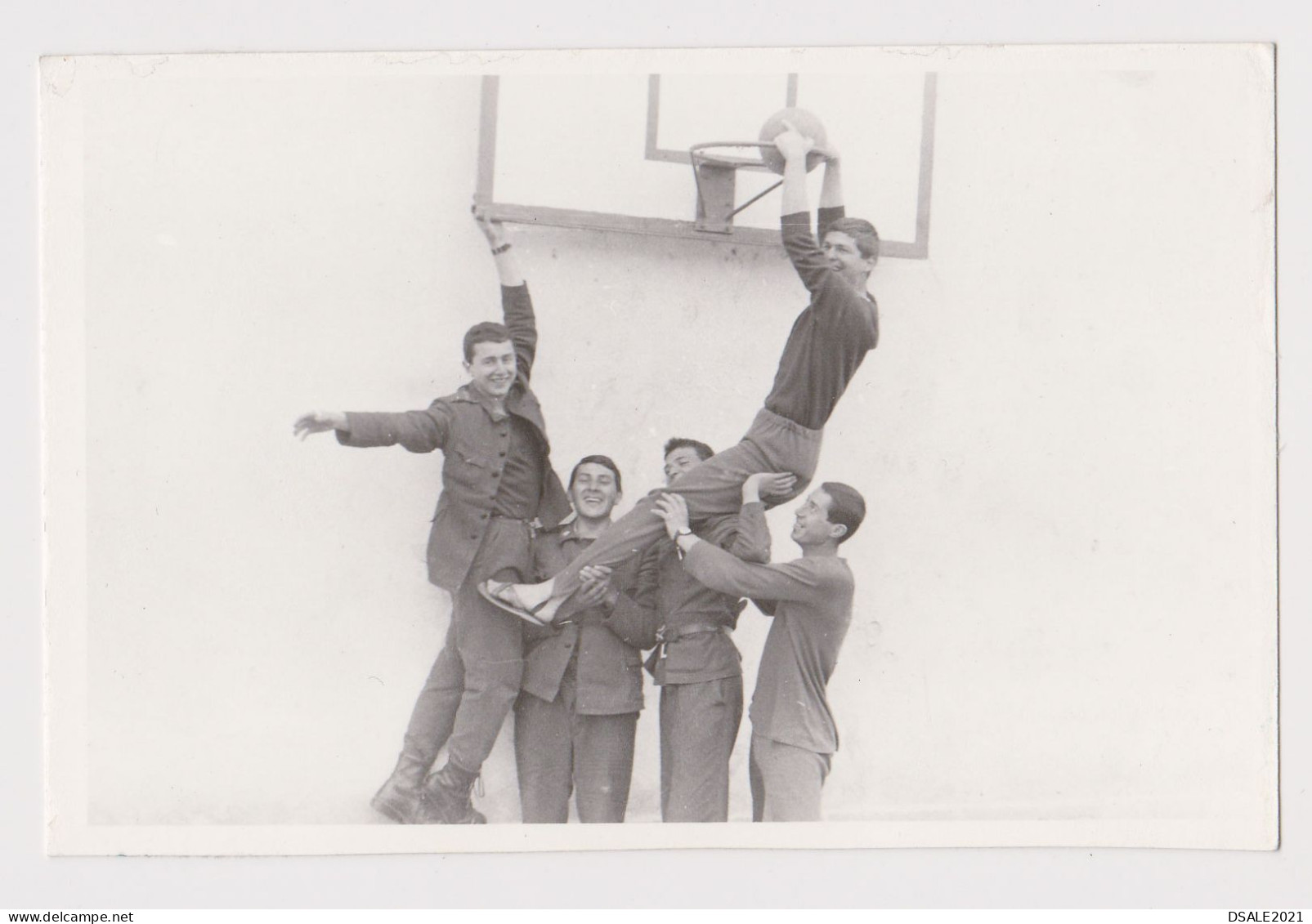 Guys, Few Young Men Funny Basketball Scene, Vintage Orig Photo 13x8.5cm. (51372) - Anonymous Persons