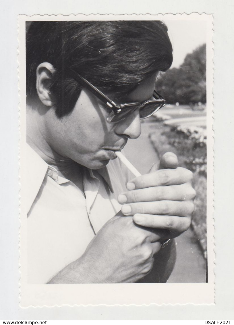 Man Lighting Cigarette, Scene, Vintage Orig Photo 8.4x12.5cm. (25150) - Anonymous Persons