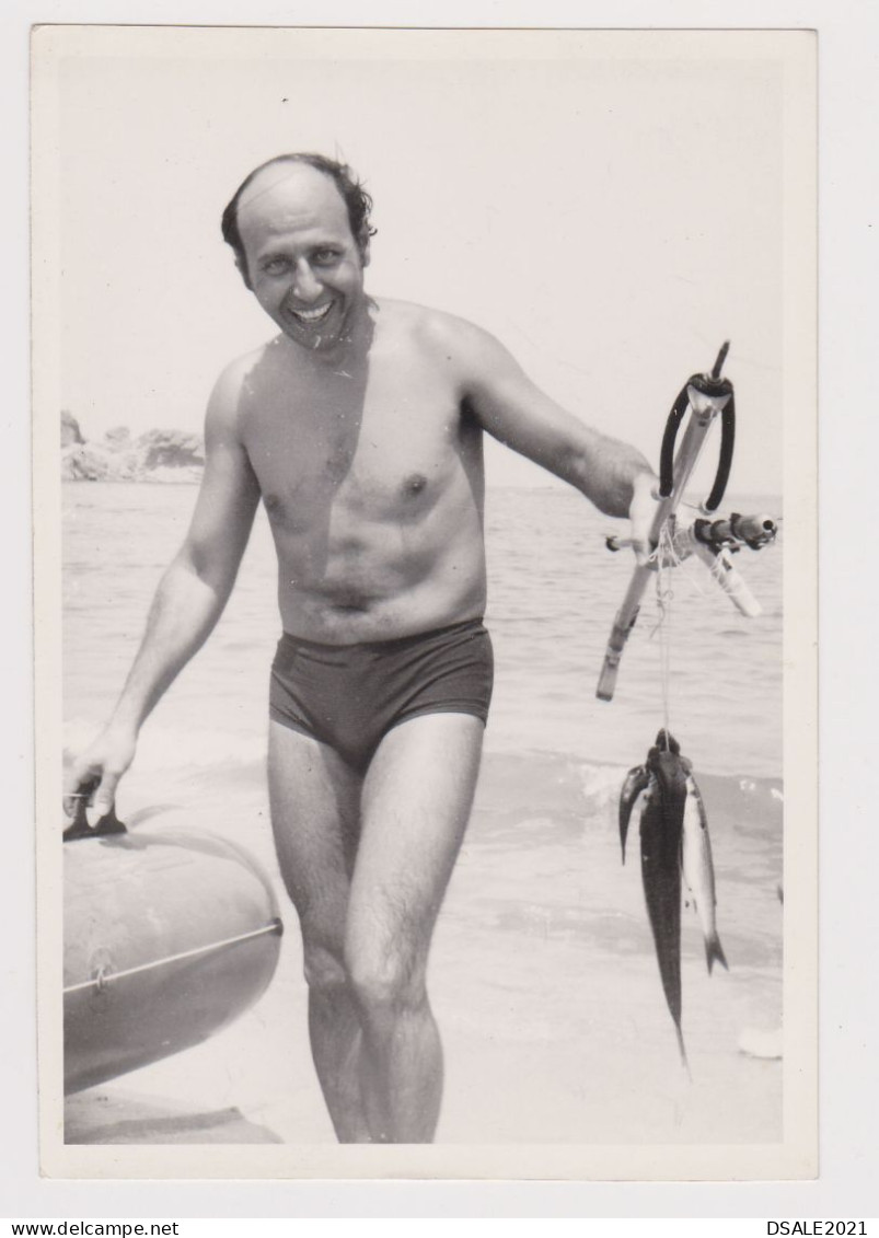 Man, Scuba Diver Harpoon Fisher, Summer Beach Scene, Vintage Orig Photo 8.9x13.1cm. (56844) - Personnes Anonymes