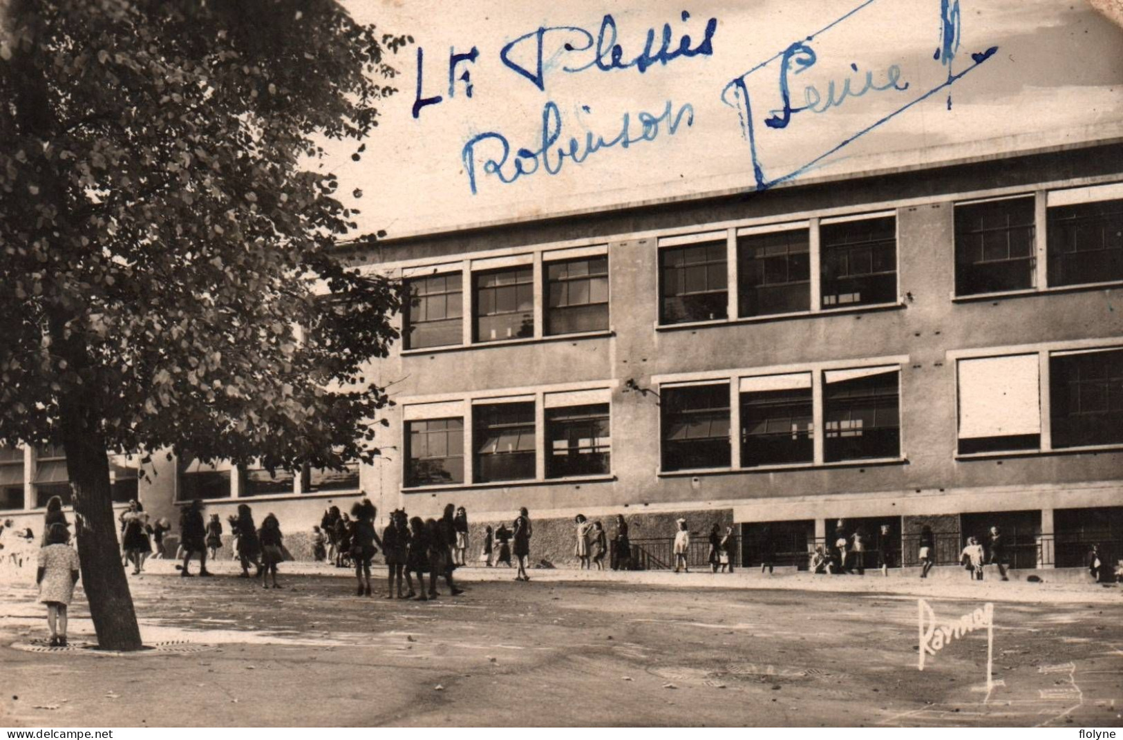 Le Plessis Robinson - Le Nouveau Groupe Scolaire - Cour De L'école - Le Plessis Robinson