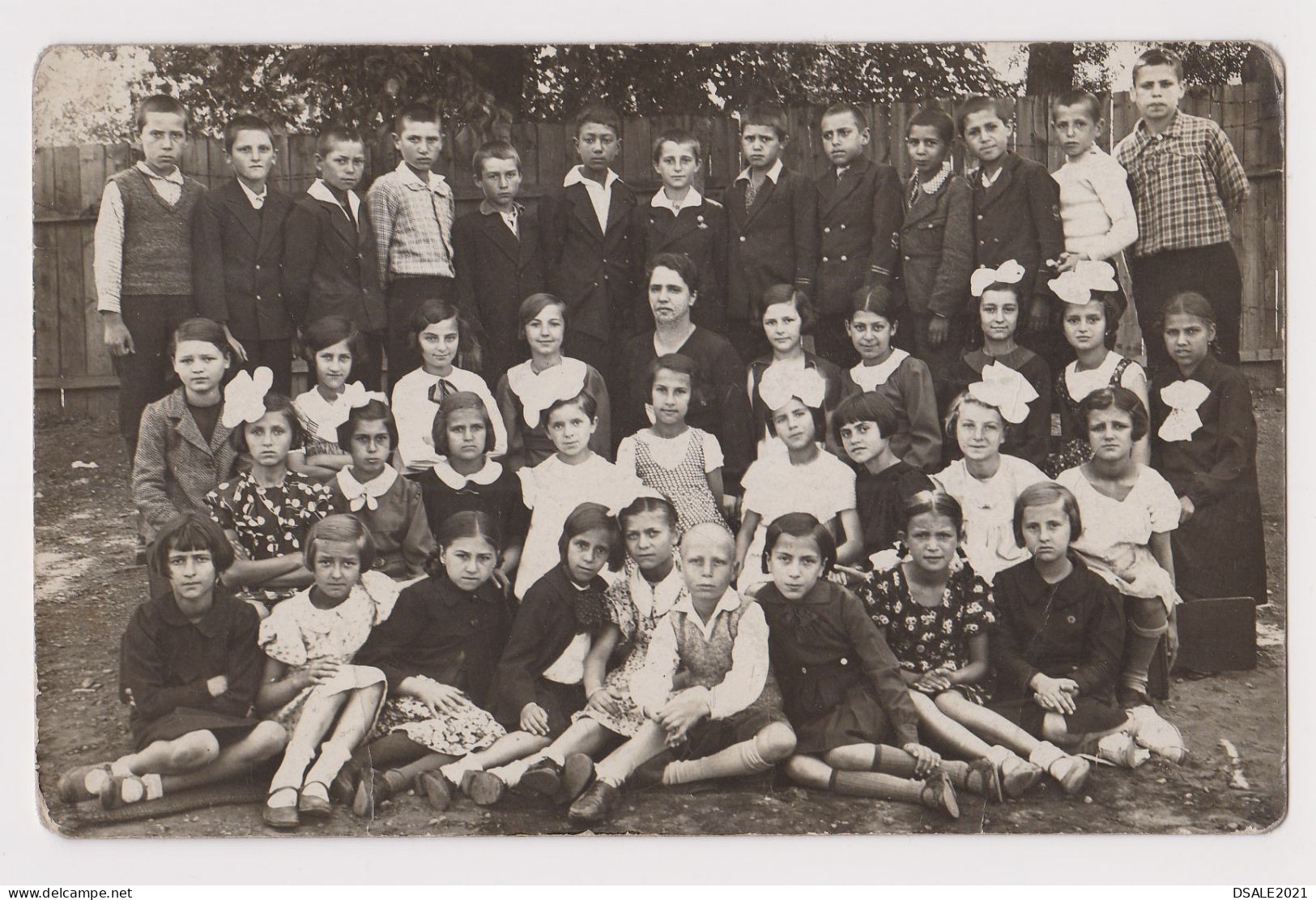 Boys And Girls, Portrait In School Yard, Vintage 1920s Orig Photo 13.8x8.8cm. (67587) - Anonyme Personen