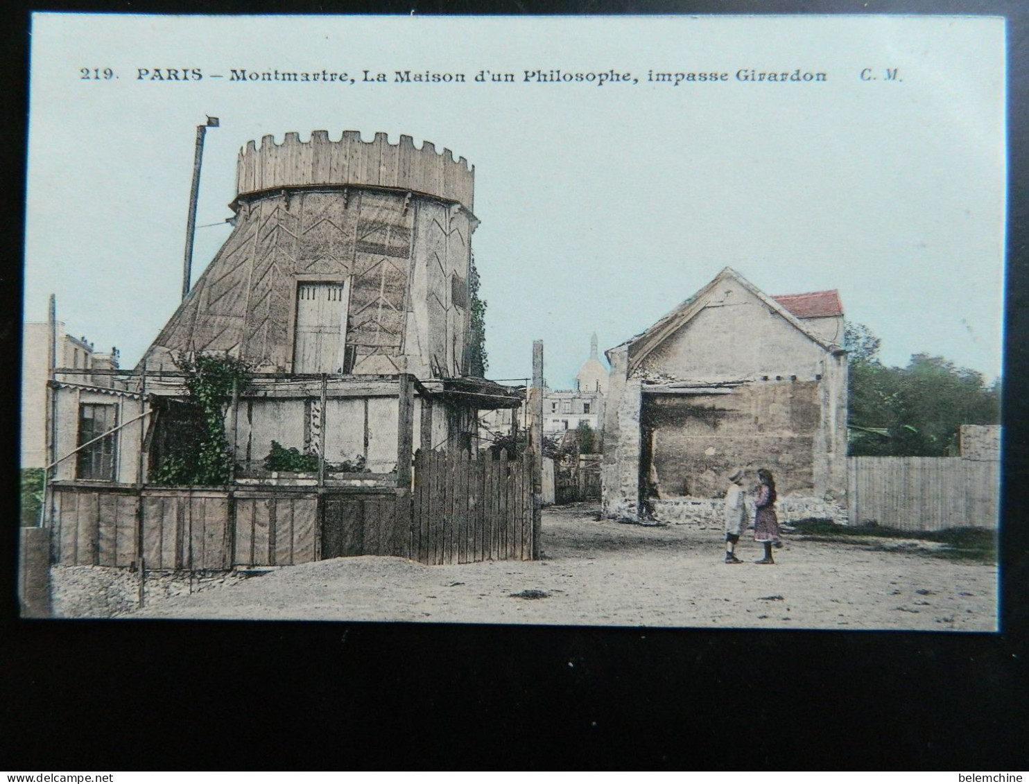 PARIS       MONTMARTRE               LA MAISON D'UN PHILOSOPHE            IMPASSE GIRARDON - Arrondissement: 18