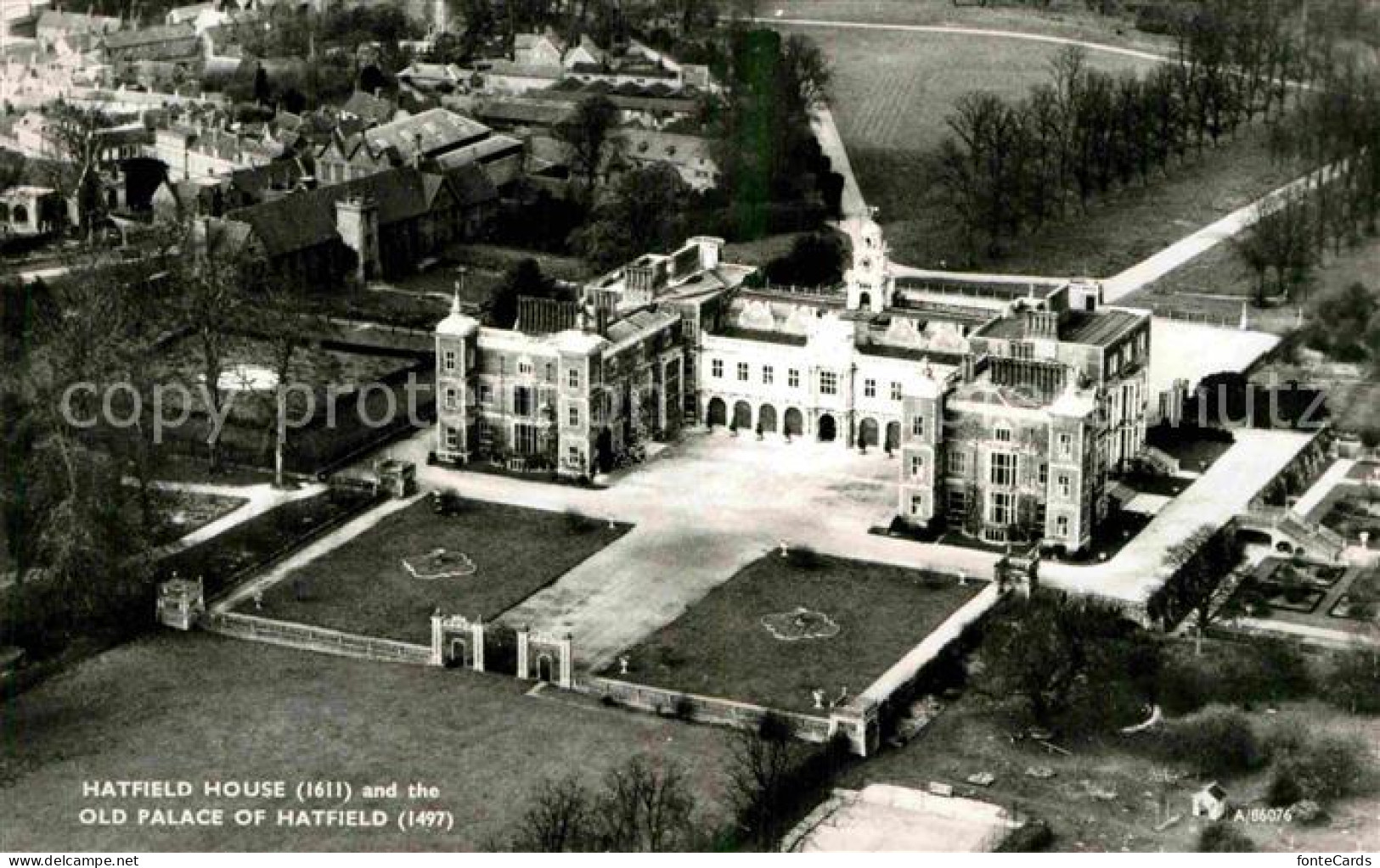 72811717 Hatfield Welwyn Hatfield Hatfield House And Old Palace Aerial View Hatf - Hertfordshire