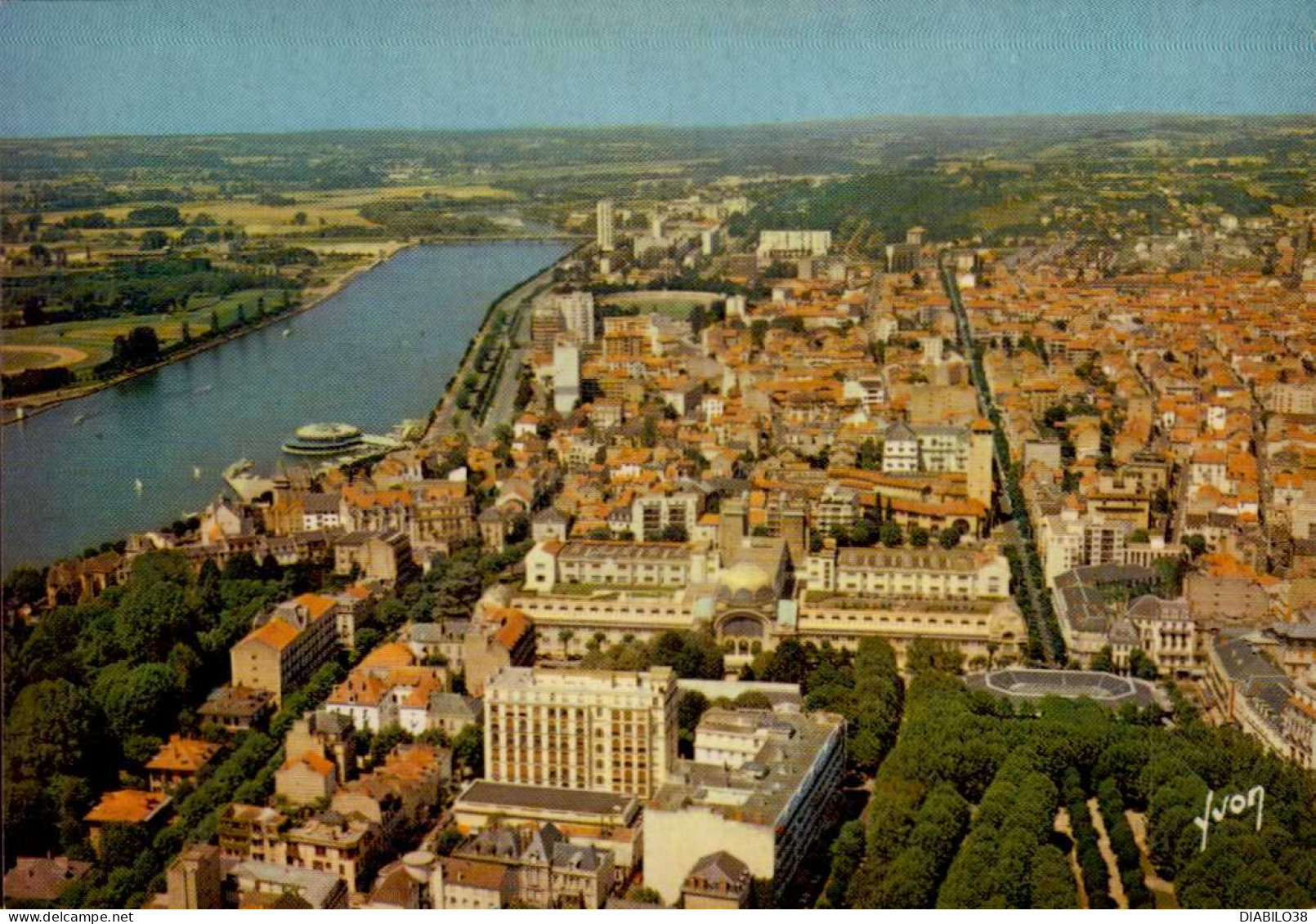 VICHY    ( ALLIER )     VUE AERIENNE - Vichy