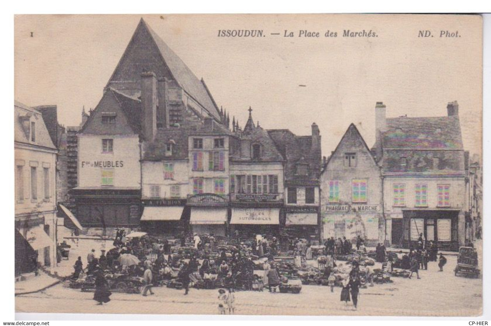 36 - INDRE - ISSOUDUN - PLACE DE MARCHES - ANIMATION UN JOUR DE MARCHE - Issoudun