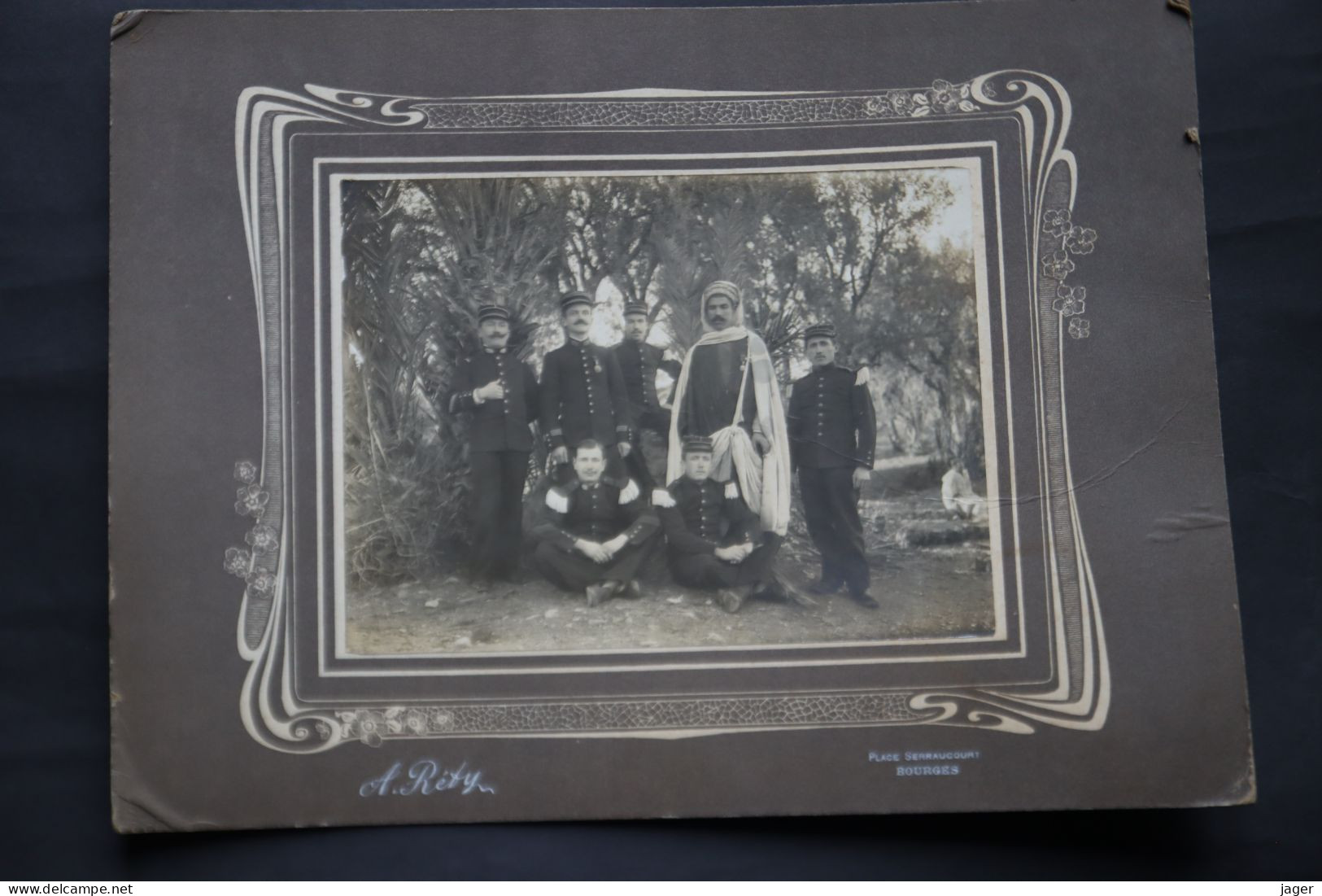 Photo De Groupe TUNISIE Vers 1900 Officier Avec Médaille - War, Military