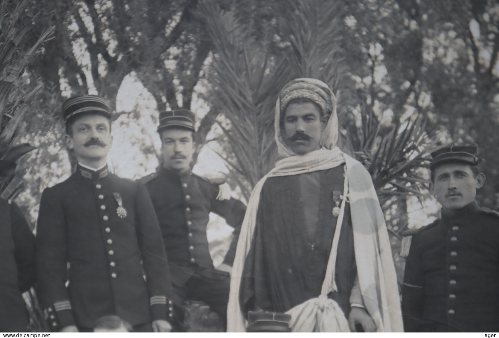 Photo De Groupe TUNISIE Vers 1900 Officier Avec Médaille - War, Military