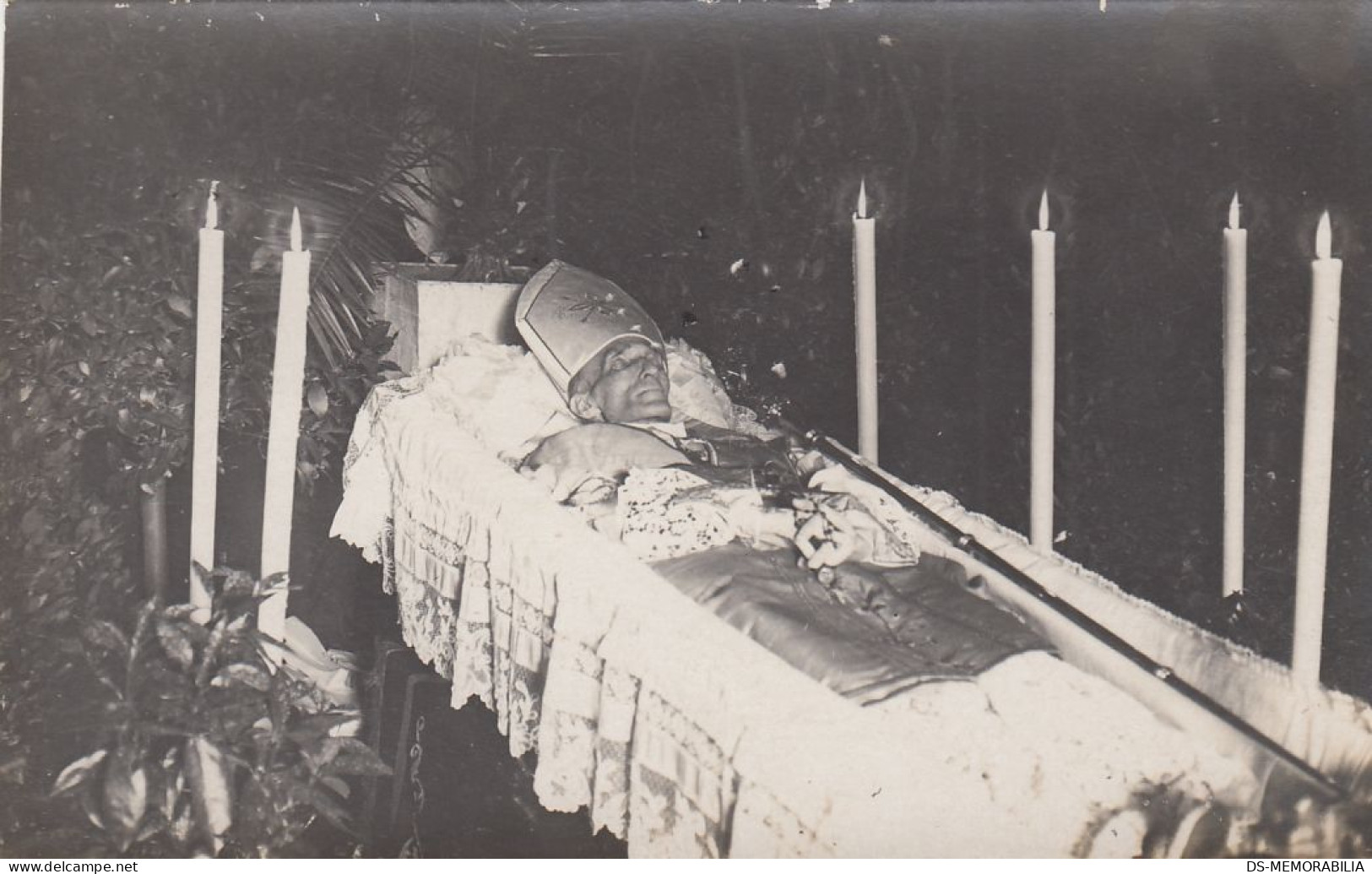 Post Mortem Dead Priest In Open Casket Funeral Old Photo Postcard - Funerales