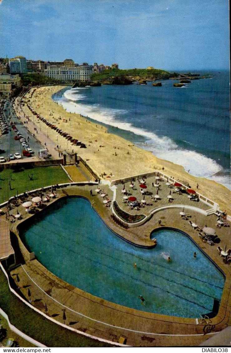 BIARRITZ   ( PYRENEES ATLANTIQUES )    LA PISCINE DE L ' HOTEL DU PALAIS . LES CASINOS - Biarritz