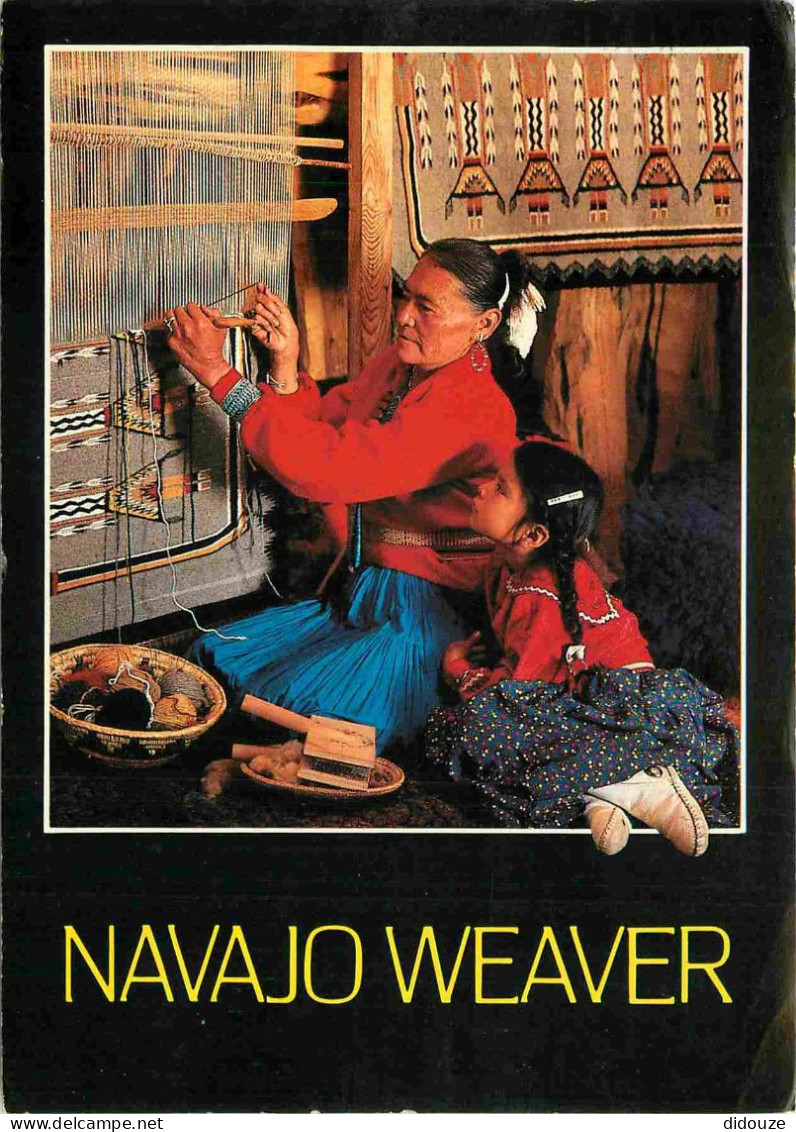 Indiens - Navajos - Weaver - Showing Her How - Suzzie Yazzie Demonstrates The Art Of Navajo Rug Weaving To Her Granddaug - Indianer