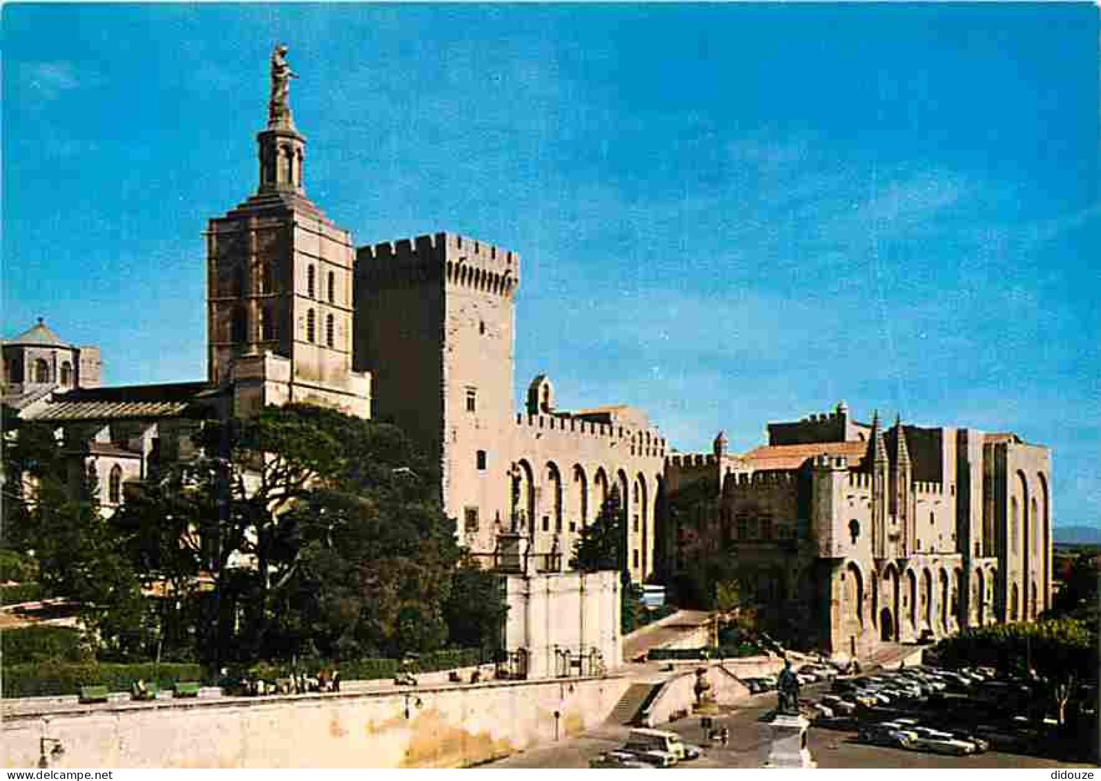 84 - Avignon - Notre-Dame Des Doms Et Le Palais Des Papes - Tour De La Campane Et Porte Notre-Dame - Automobiles - CPM - - Avignon