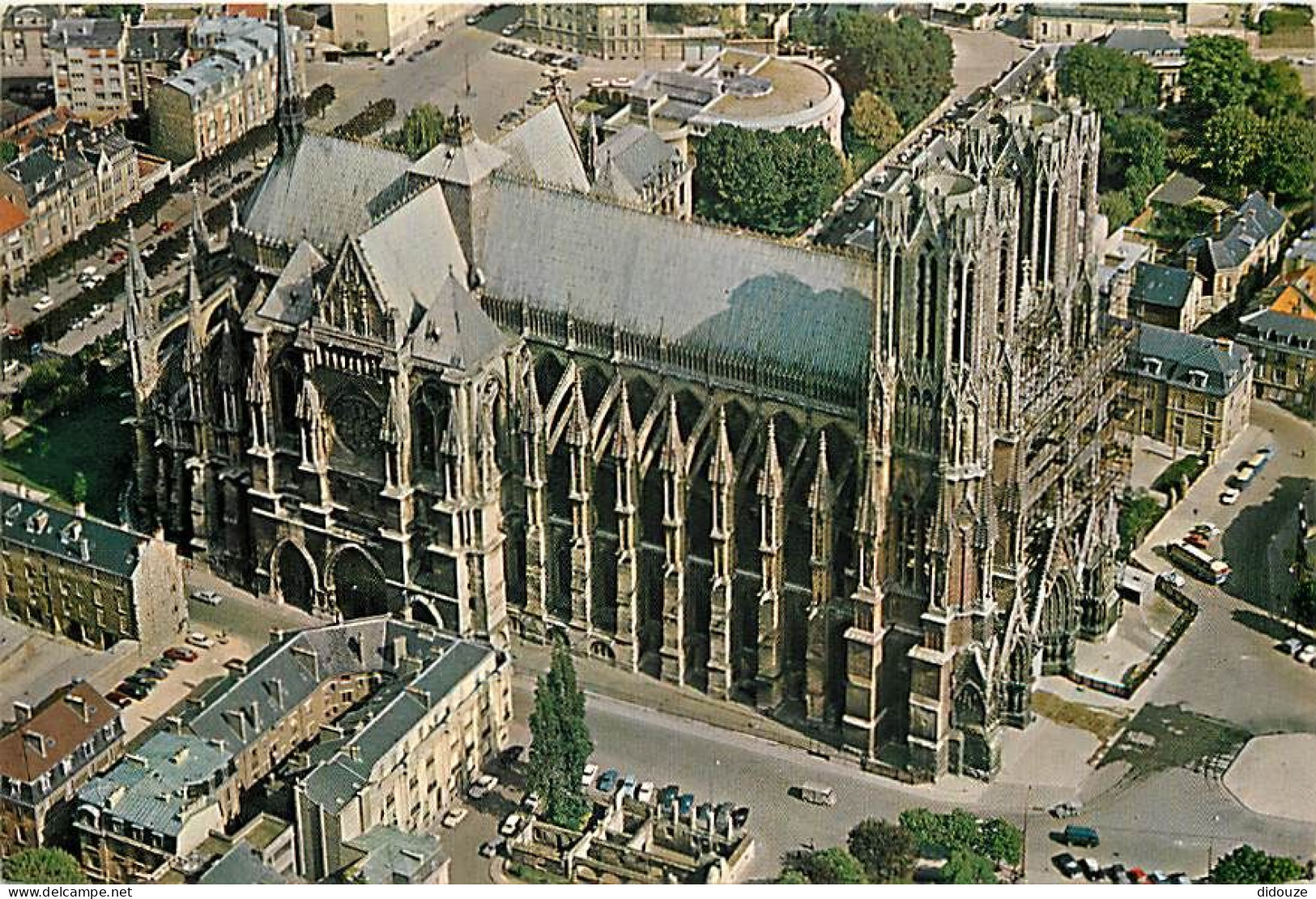 51 - Reims - Cathédrale Notre Dame - Vue Aérienne - CPM - Carte Neuve - Voir Scans Recto-Verso - Reims