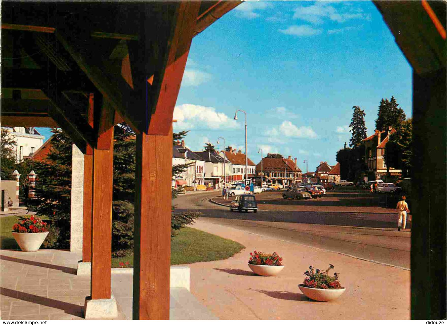 21 - Saulieu - La Maison Du Tourisme Et La Rue D'Argentine - Automobiles - CPM - Voir Scans Recto-Verso - Saulieu