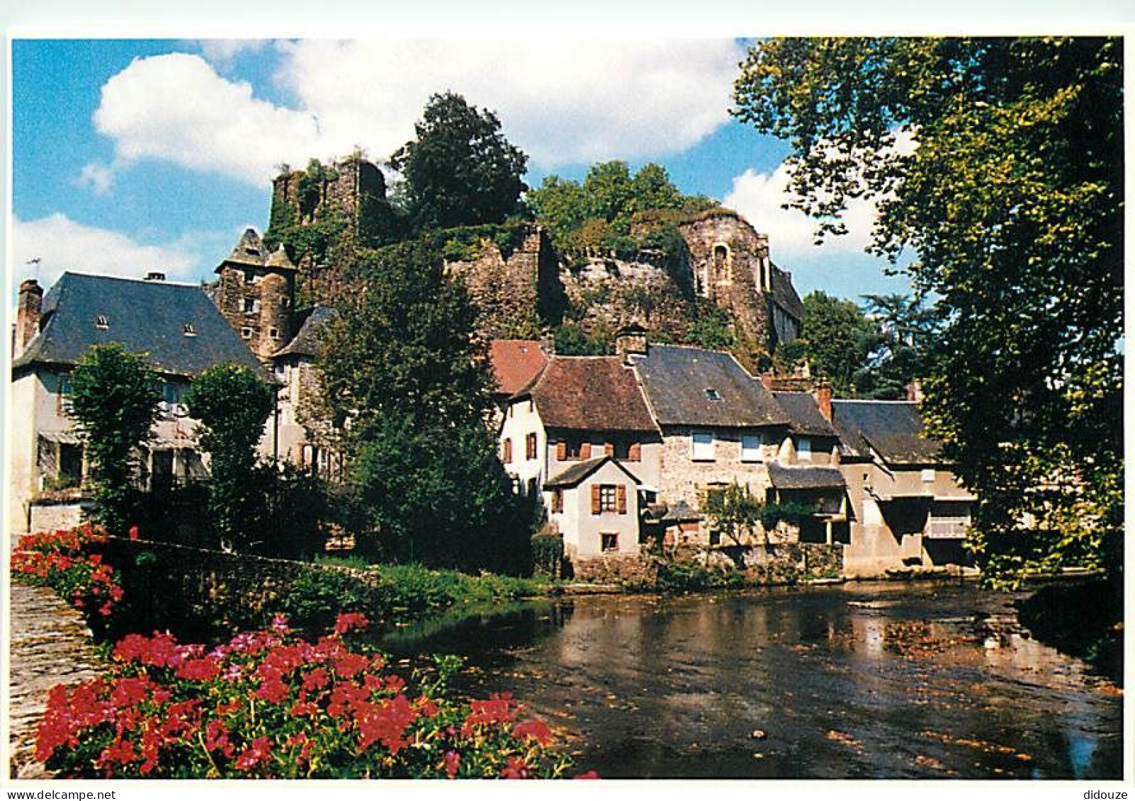 19 - Ségur Le Château - Dans Les Gorges De L'Auvézère, Le Pittoresque Village De Ségur Dominé Par Les Ruines Du Château  - Other & Unclassified