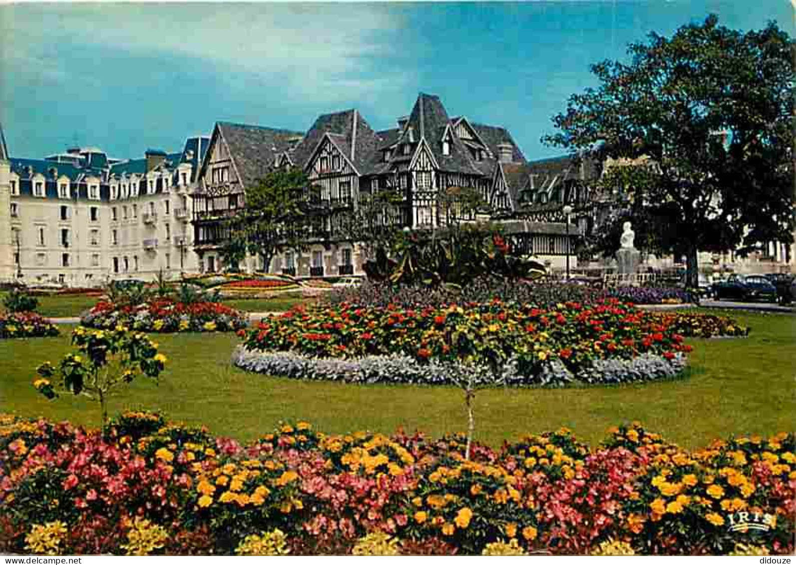 14 - Cabourg - Les Jardins Du Casino Et Les Villas - Fleurs - Automobiles - DS - CPM - Voir Scans Recto-Verso - Cabourg