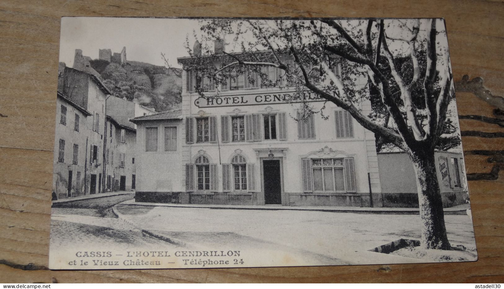 CASSIS, L'hotel CENDRILLON Et Le Vieux Chateau   ............... BH-19072 - Cassis