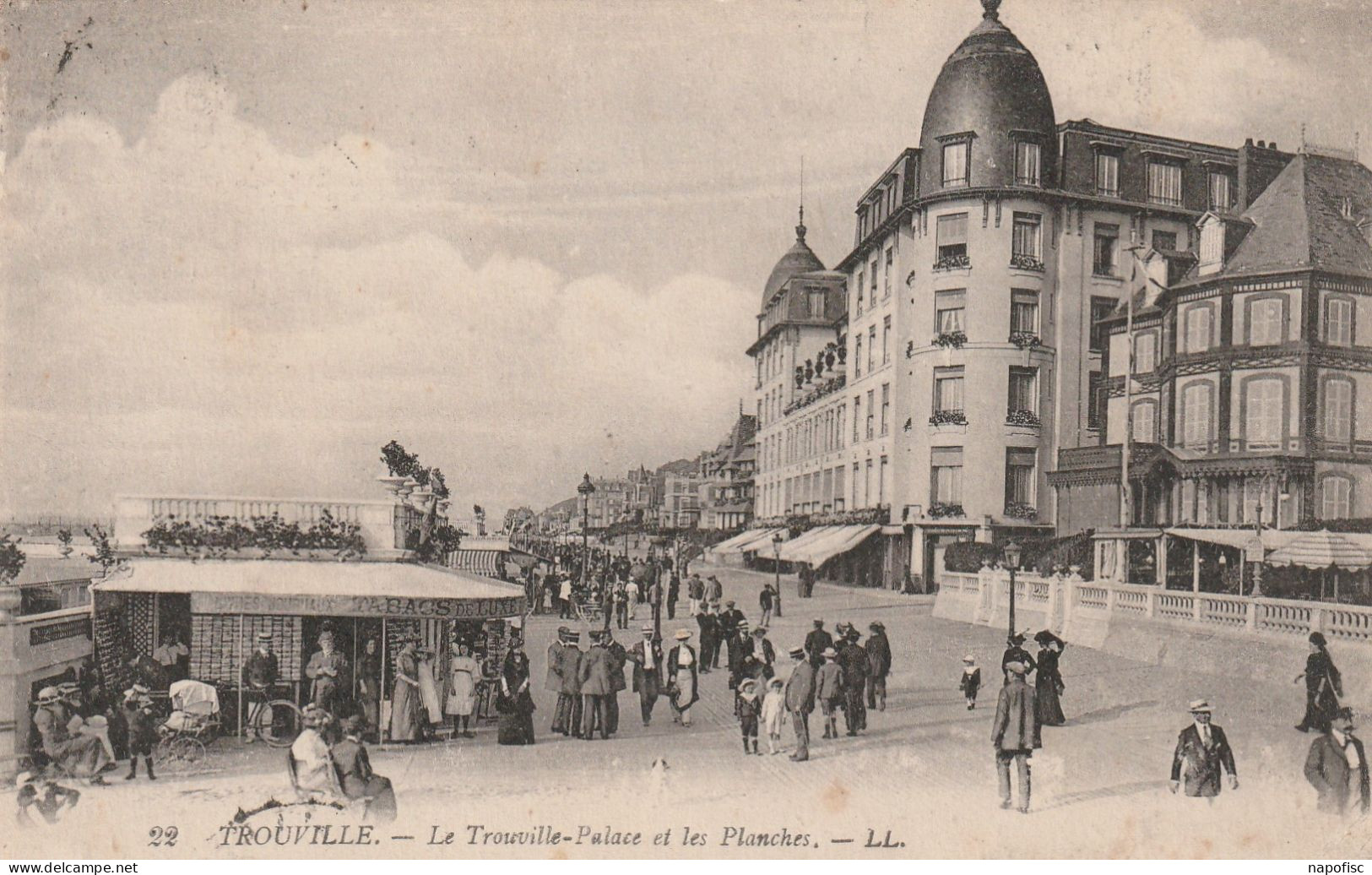 14-Trouville Le Trouville-Palace Et Les Planches - Trouville