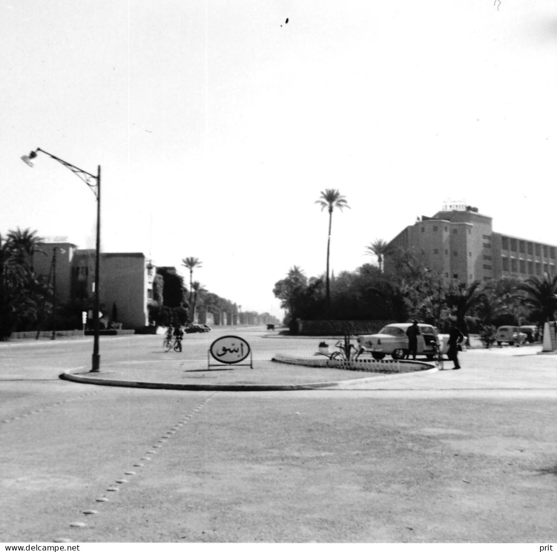 Marrakesh Morocco Street View Vintage Car Bikes Road Traffic Sign 1950-60s Small Vintage Photo 9 X 9 Cm - Afrique