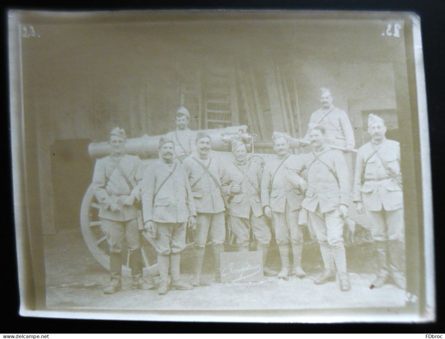 Photo Militaire Avec Canon  " La Rouspéteuse " Poilu Artillerie  Militaria - 12 X 9 Cm - Krieg, Militär