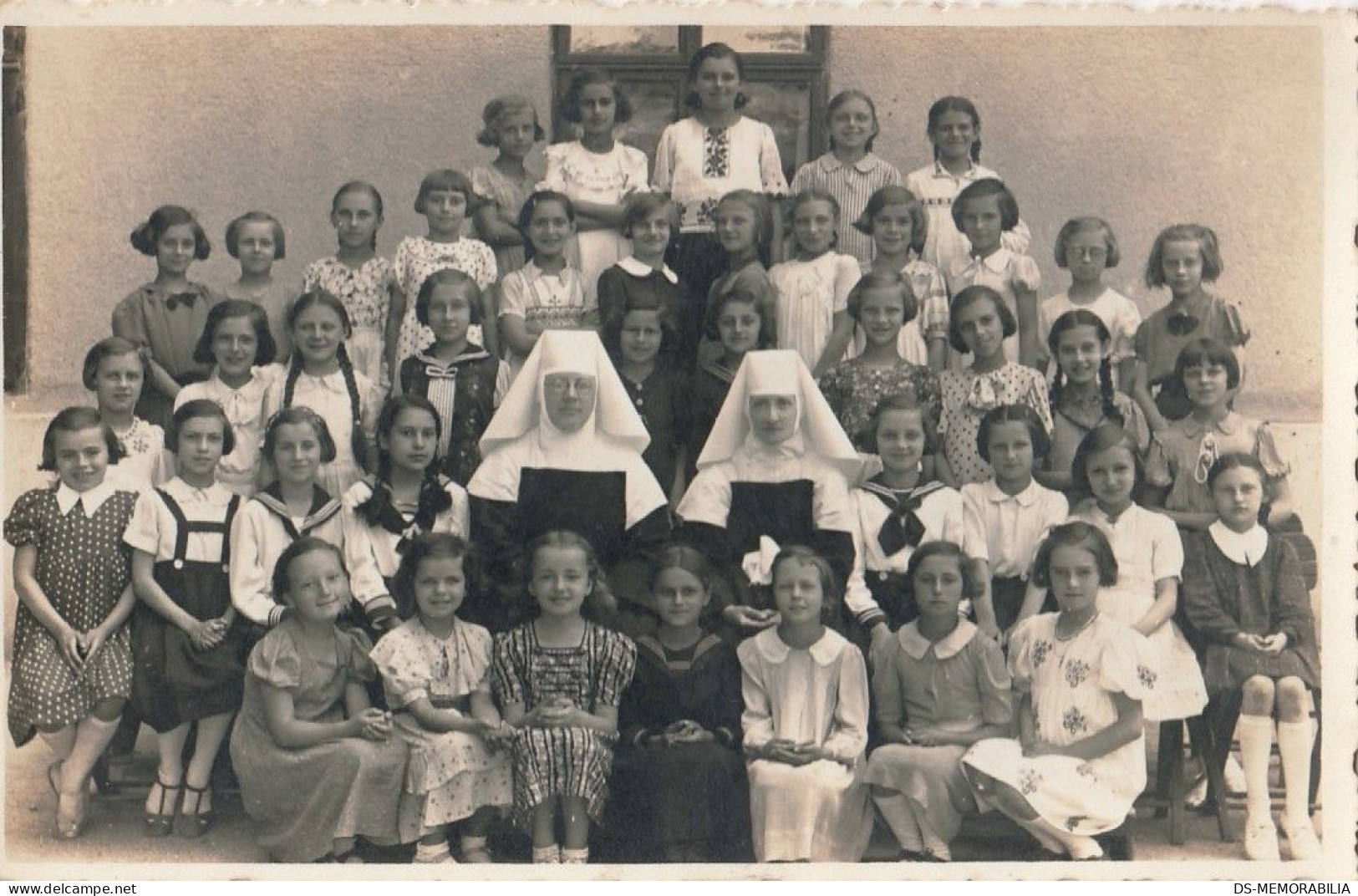Catholic Nun & Group Of School Girls Old Photo Postcard 1920s - Taferelen En Landschappen