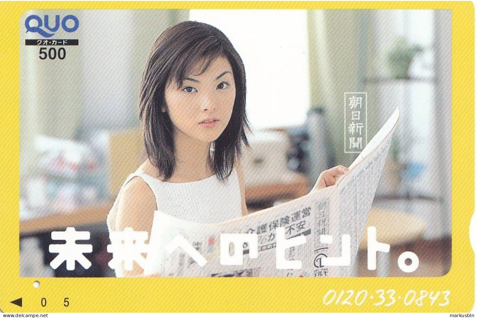 Japan Prepaid Quo Card 500 - Young Women With Newspaper - Japón