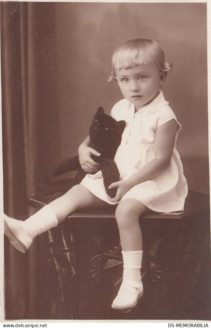 Blonde Girl Posing W Black Teddy Bear Toy Old Photo Postcard 1929 - Giochi, Giocattoli