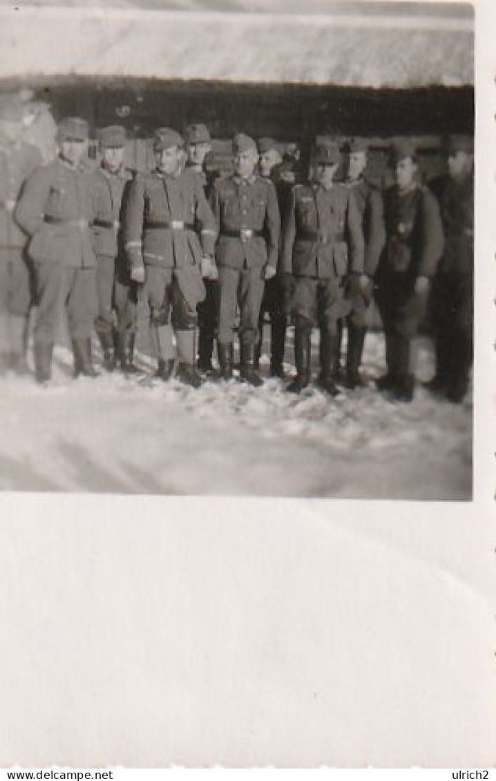 Foto Gruppe Deutsche Soldaten Im Schnee - 2. WK - 5*5cm   (69381) - Krieg, Militär