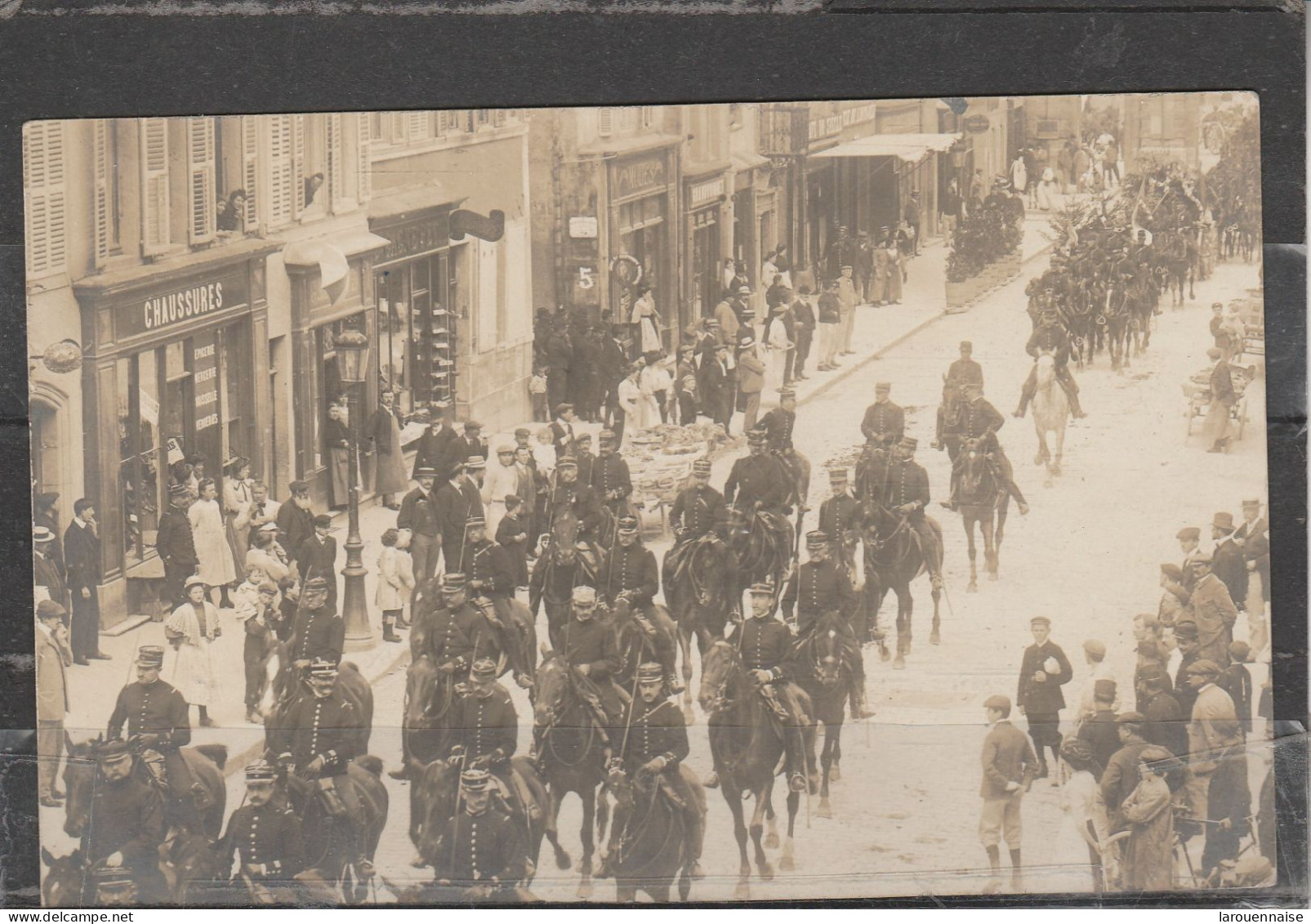 25 - PONTARLIER - Défilé Militaire (carte Photo) - Pontarlier