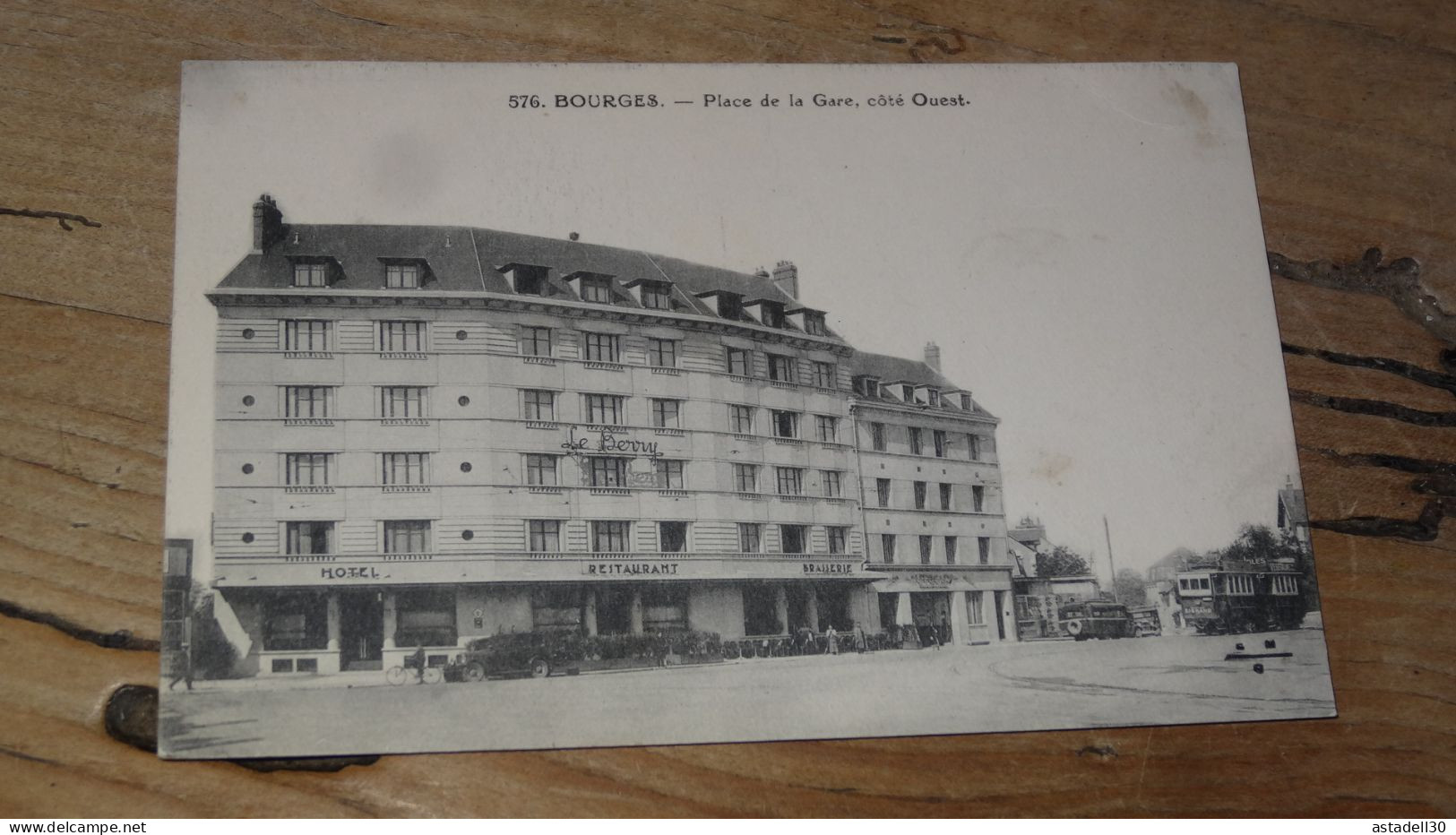 BOURGES, Place De La Gare, Coté Ouest   ............... BH-19112 - Bourges