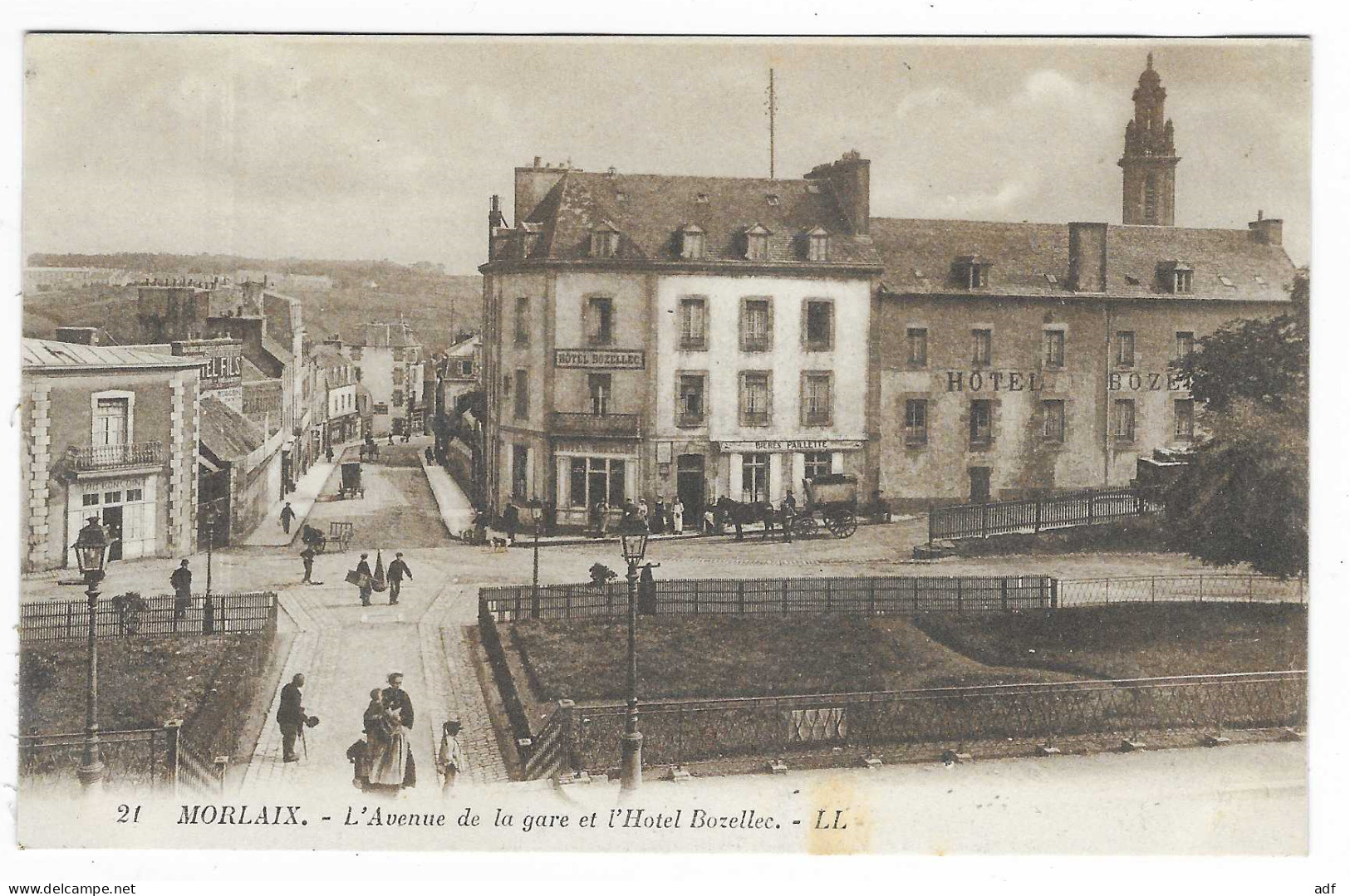 CPA MORLAIX, L'AVENUE DE LA GARE ET L'HOTEL BOZELLEC, FINISTERE 29 - Morlaix