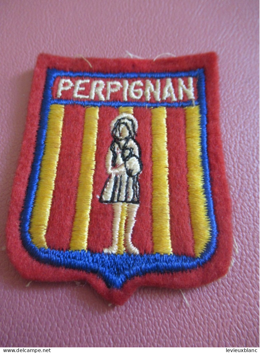 Ecusson Tissu Ancien /PERPIGNAN   / Dordogne  / Vers 1960-1980                    ET704 - Patches