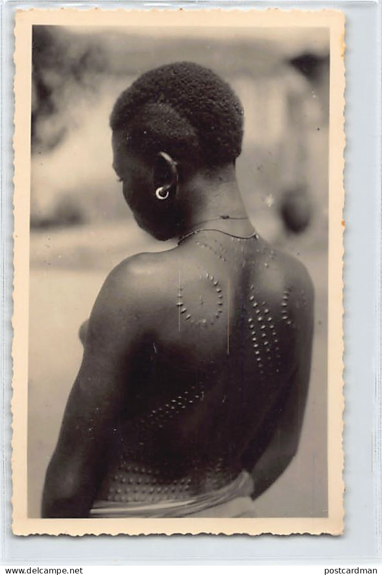 BURKINA FASO - NU ETHNIQUE - Femme Avec Scarification Au Dos - CARTE PHOTO - Ed. Inconnu - Burkina Faso