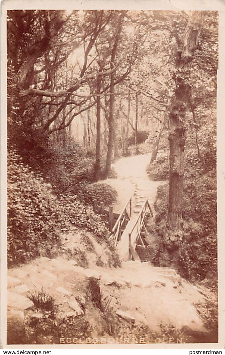 England - Derb - ECCLESBOURNE GLEN Footbridge - Derbyshire