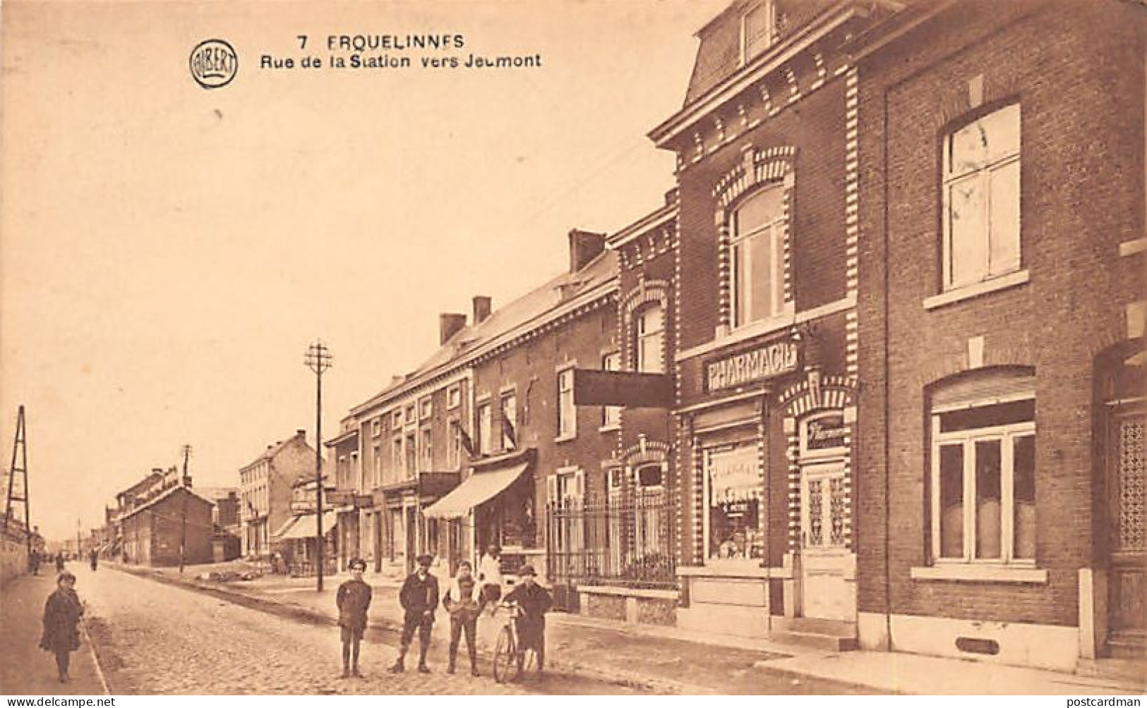 ERQUELINNES (Hainaut) Rue De La Station Vers Jeumont - Pharmacie - Erquelinnes