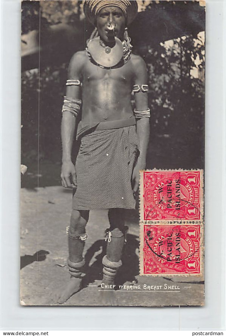 Papua New Guinea - Native Chief Wearing Breast Shell - REAL PHOTO - Publ. Unknow - Papua Nuova Guinea