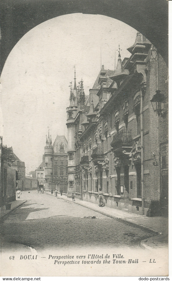 PC34229 Douai. Perspective Towards The Town Hall. Levy Fils. No 62 - Wereld