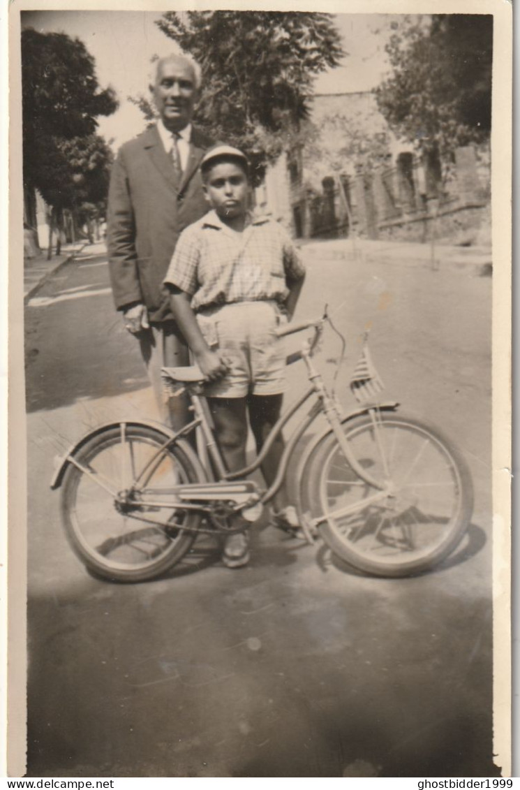 JEWISH JUDAICA CONSTANTINOPLE HALKI EARLY PERIOD FAMILY ARCHIVE SNAPSHOT  PHOTO HOMME BOY BICYCLE  VELO 9X14 Cm. - Persone Anonimi