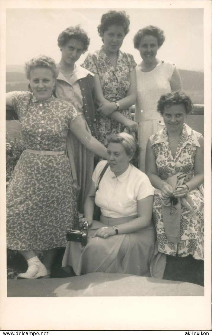 Menschen / Soziales Leben - Frauen Beim Ausflug 1964 Privatfoto Foto - Personen