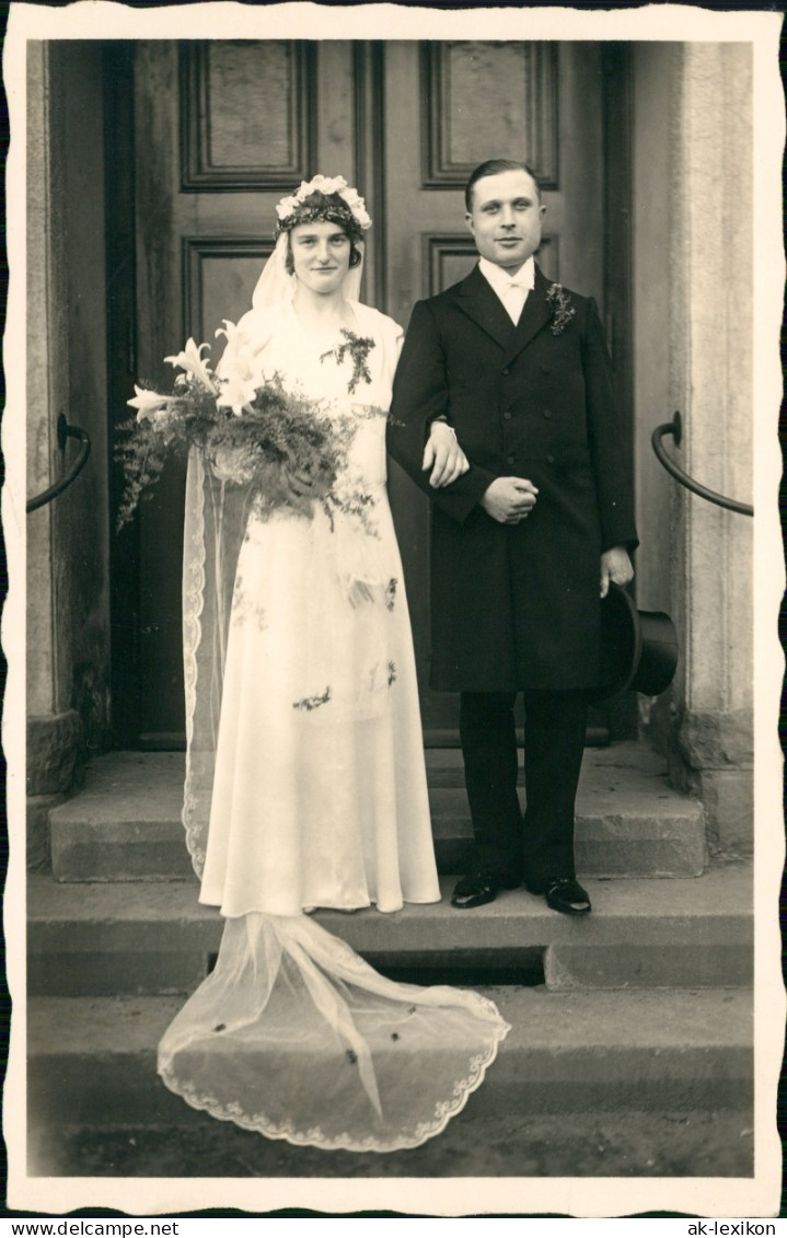 Foto  Hochzeit - Braut Und Bräutigam Lange Schleppe 1934 Privatfoto - Marriages