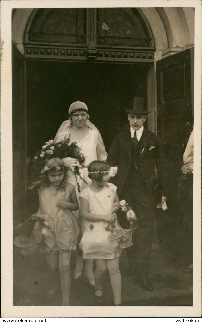 Ansichtskarte  Hochzeit - Braut Bräutigam Und Blumenkinder 1930 - Hochzeiten