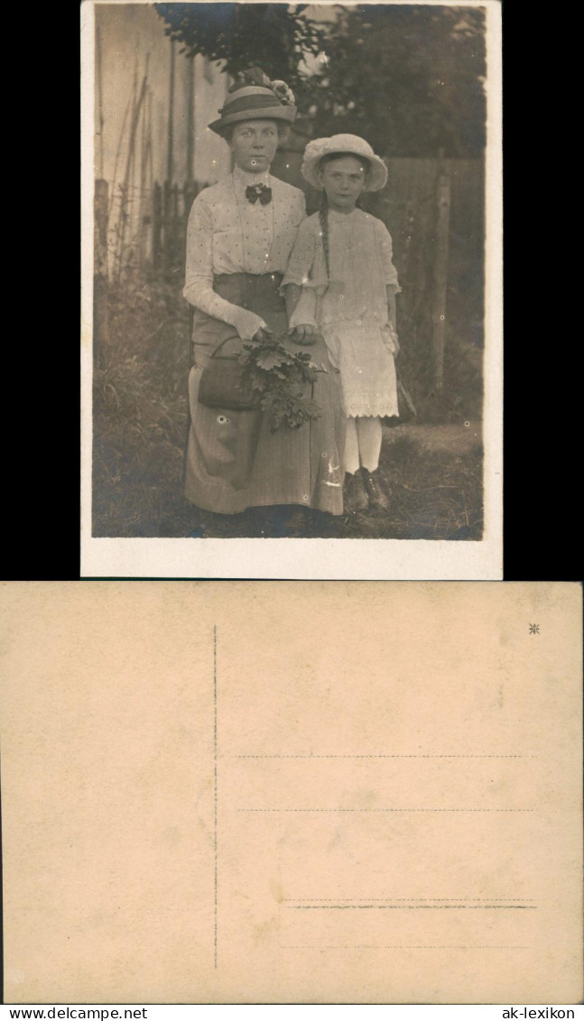 Menschen / Soziales Leben - Frau Mit Kind In Feiner Kleidung 1922 Privatfoto - Personen