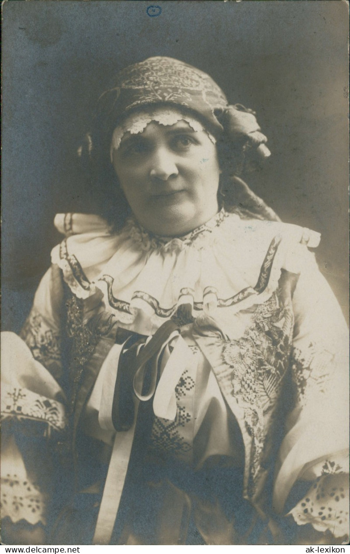 Ansichtskarte  Trachten Typen Tschechien Frau In Tracht 1912 - Costumi