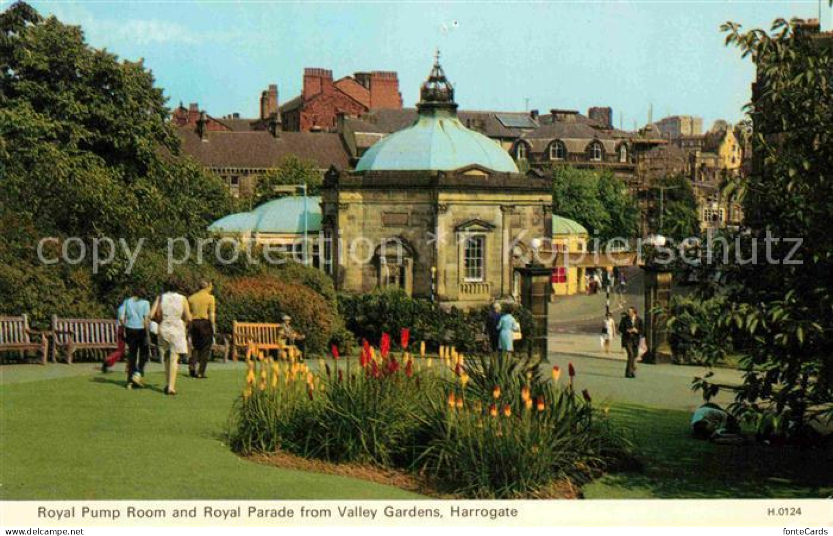 72784800 Harrogate UK Royal Pump Room And Royal Parade From Valley Gardens  - Autres & Non Classés