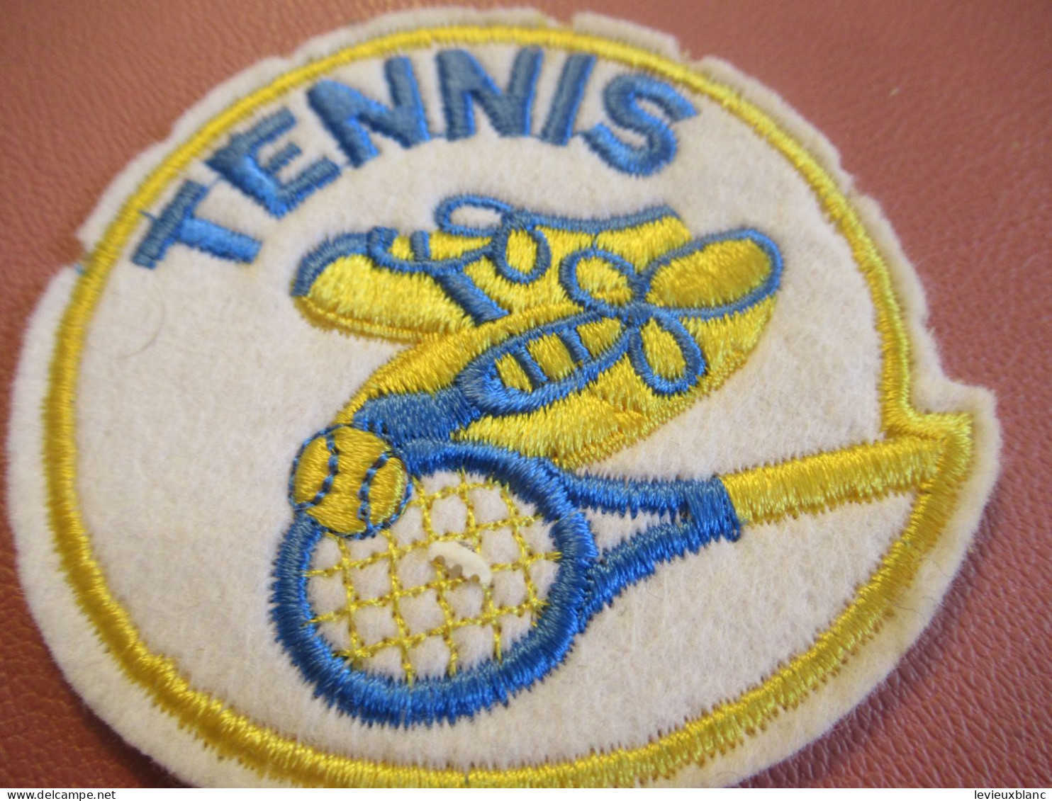 Ecusson Tissu Ancien /Sport/ Tennis / Vers 1960-1980                    ET717 - Escudos En Tela
