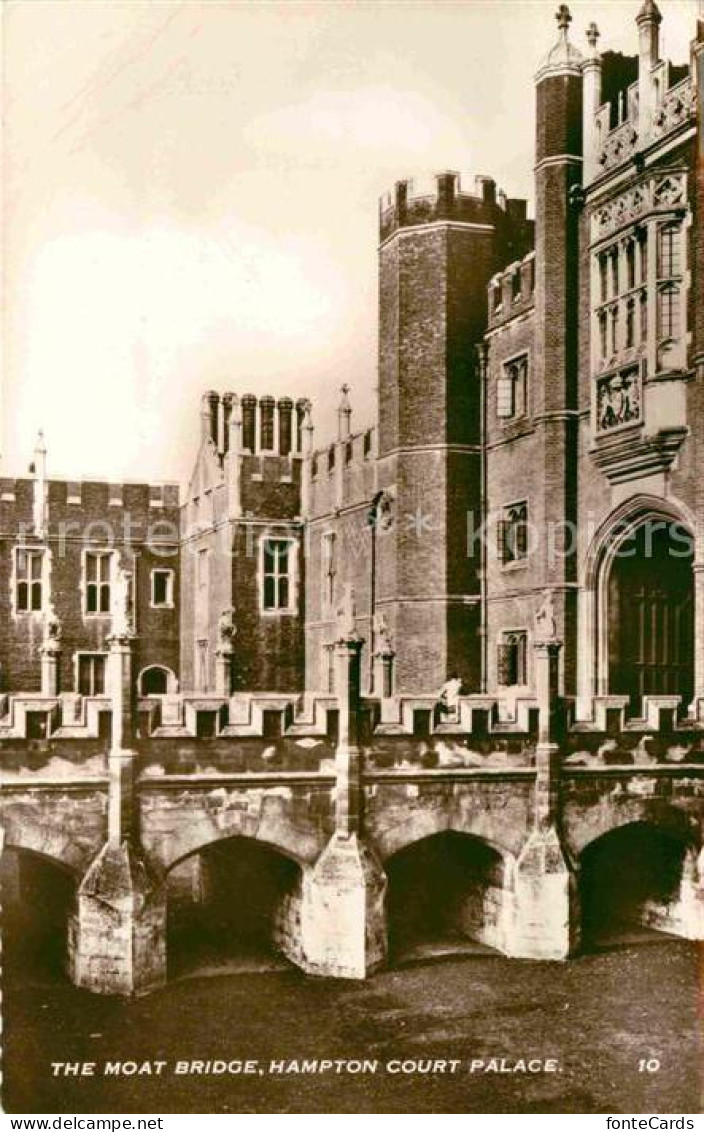 72766475 London_Borough_of_Wandsworth Moat Bridge And Hampton Court Palace - Autres & Non Classés