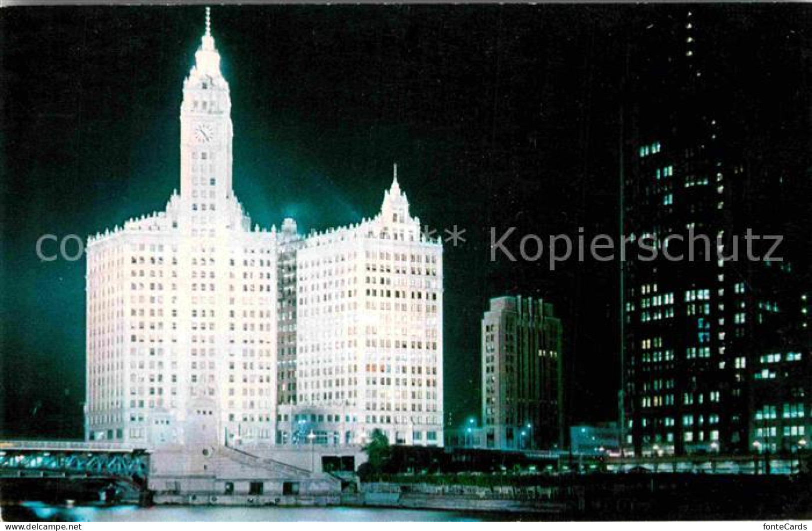 72750446 Chicago_Illinois Wrigley Building And Tribune Tower At Night - Sonstige & Ohne Zuordnung