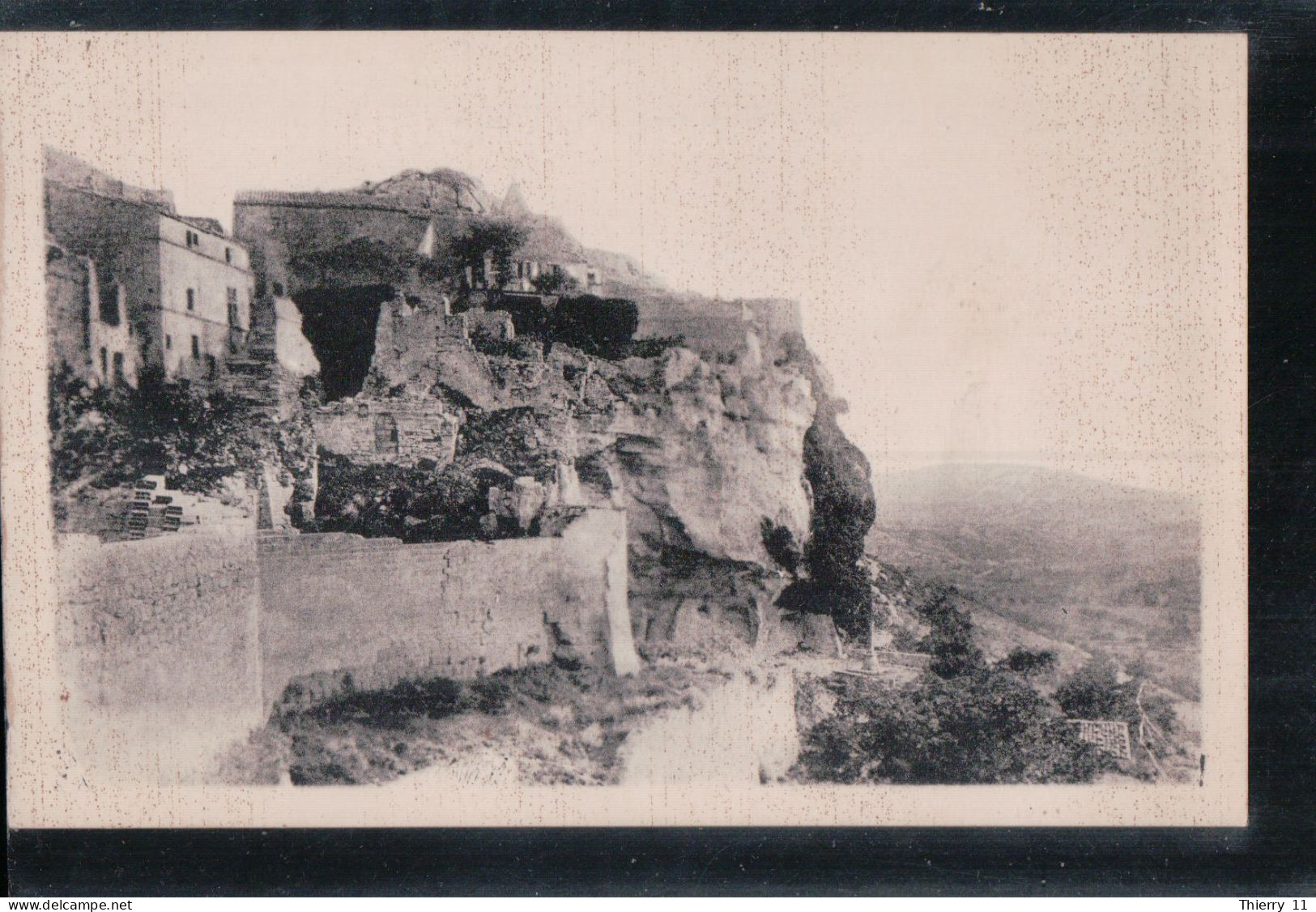 Cpa 13 Les Baux Vue Des Remparts Et Clocher Croix De Ravelins - Les-Baux-de-Provence