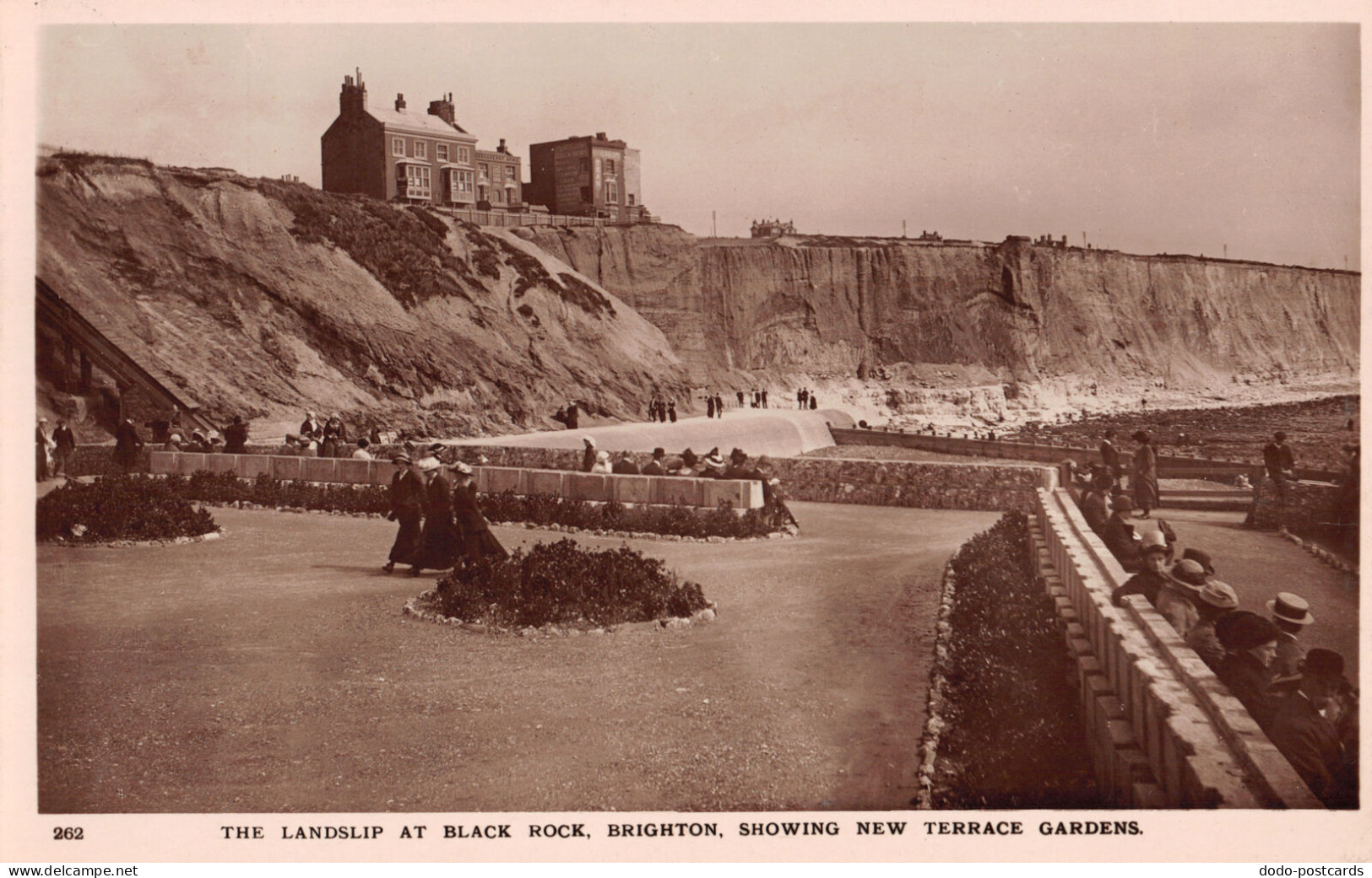 R297832 The Landslip At Black Rock. Brighton. Showing New Terrace Gardens. No. 2 - Wereld